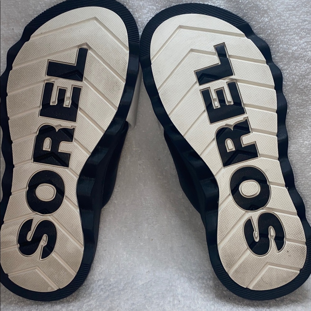 Sorel Two-Tone Black and White Slide Sandals - Picture 6 of 8